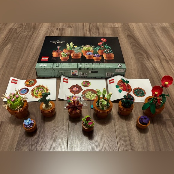 Lego Tiny Plants Set - Picture 2 of 5